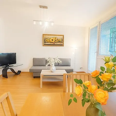 Modern & Cozy Near Center